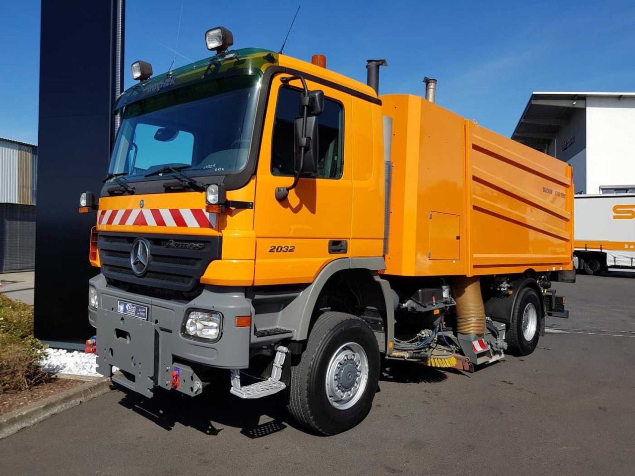 Mercedes-Benz Actros 2032 A 4x4 Bucher STKF 9500 Airport - Barredora vial: foto 3 Mercedes-Benz Actros 2032 A 4x4 Bucher STKF 9500 Airport - Barredora vial: foto 3