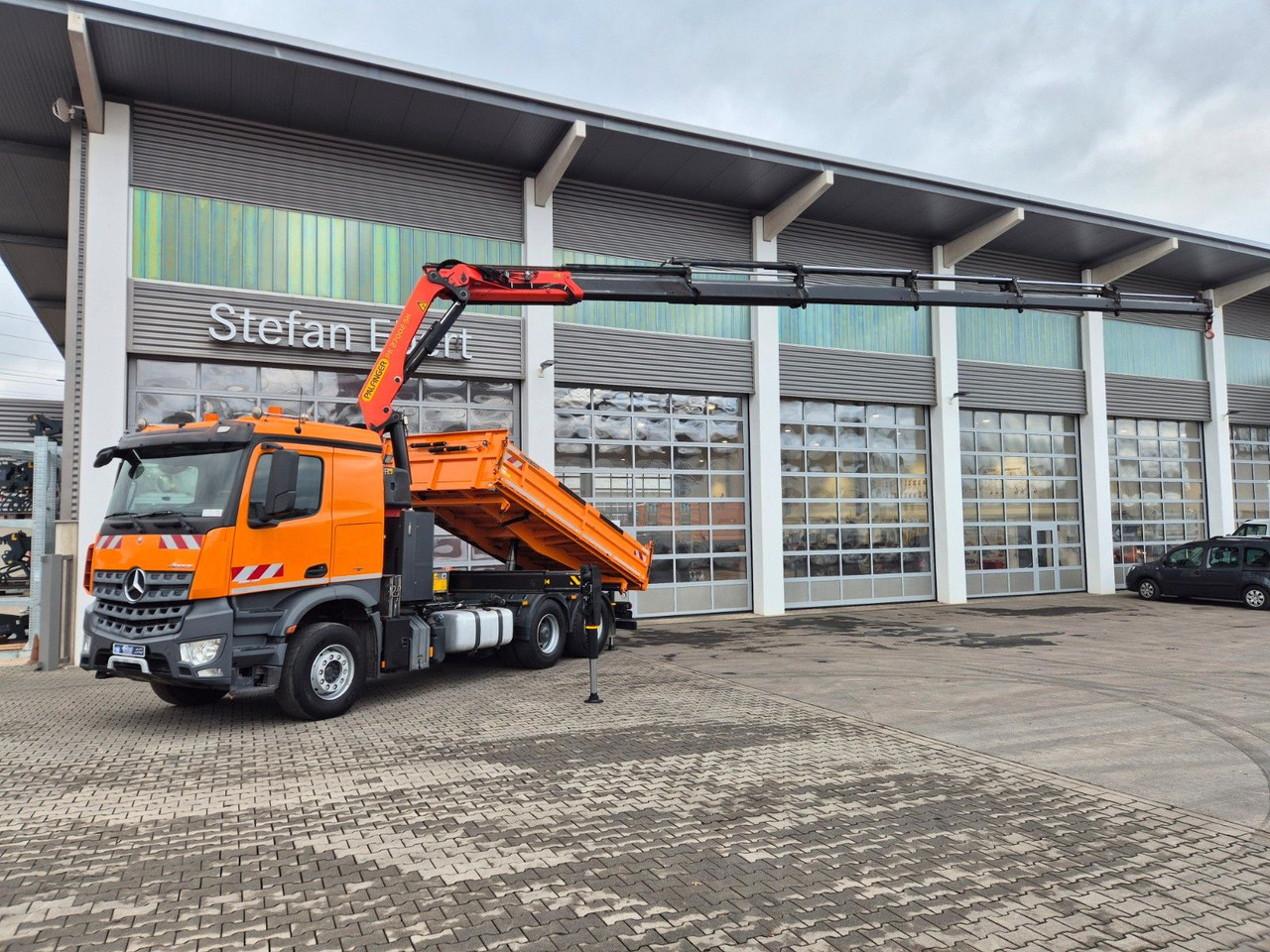 Mercedes-Benz Arocs 2645 6x4 Palfinger 27002 SH - Camión volquete, Camión grúa: foto 1 Mercedes-Benz Arocs 2645 6x4 Palfinger 27002 SH - Camión volquete, Camión grúa: foto 1
