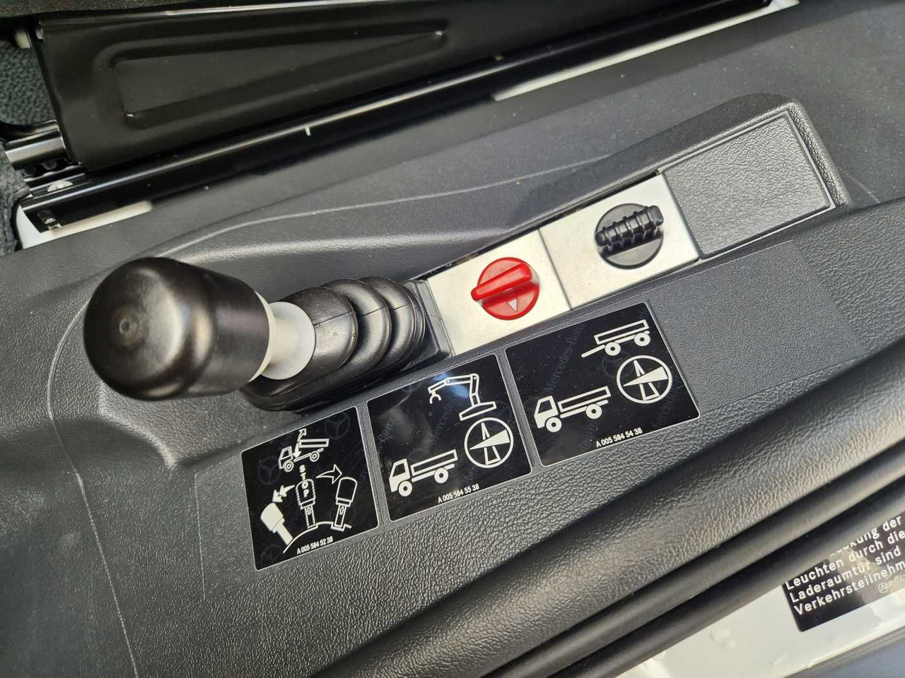 Furgoneta basculante Mercedes-Benz Atego 823 KK Kipper+Kran+Funk+Greifersteuerung: foto 11