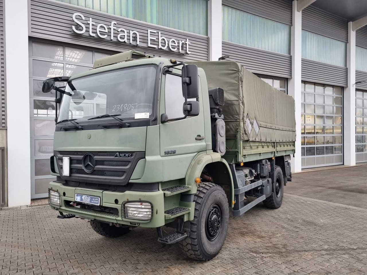 Mercedes-Benz Axor 1829 A 4x4 Pritsche/Plane 10 Stück - Camión caja abierta: foto 2 Mercedes-Benz Axor 1829 A 4x4 Pritsche/Plane 10 Stück - Camión caja abierta: foto 2