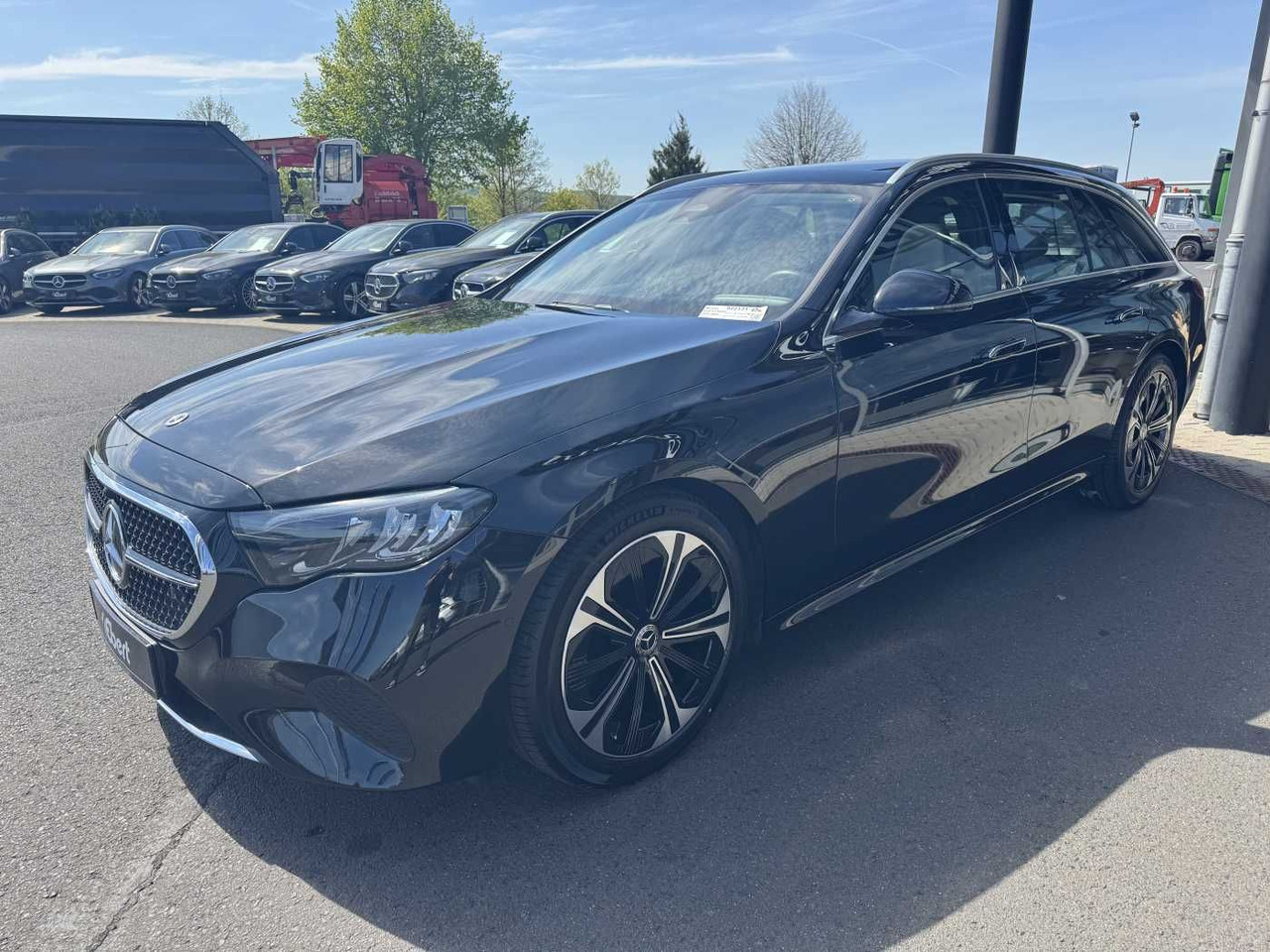 Mercedes-Benz E 220d Avantgarde+Pano+AHK+Distr+19Zoll+MBUX - Coche: foto 2 Mercedes-Benz E 220d Avantgarde+Pano+AHK+Distr+19Zoll+MBUX - Coche: foto 2