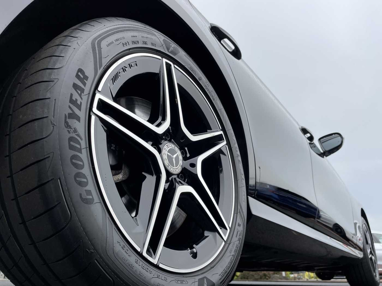 Mercedes-Benz E 300 T de 4M AMG+AHK+Distr+Burm+ R-Kamera+Carpl - Coche: foto 5 Mercedes-Benz E 300 T de 4M AMG+AHK+Distr+Burm+ R-Kamera+Carpl - Coche: foto 5