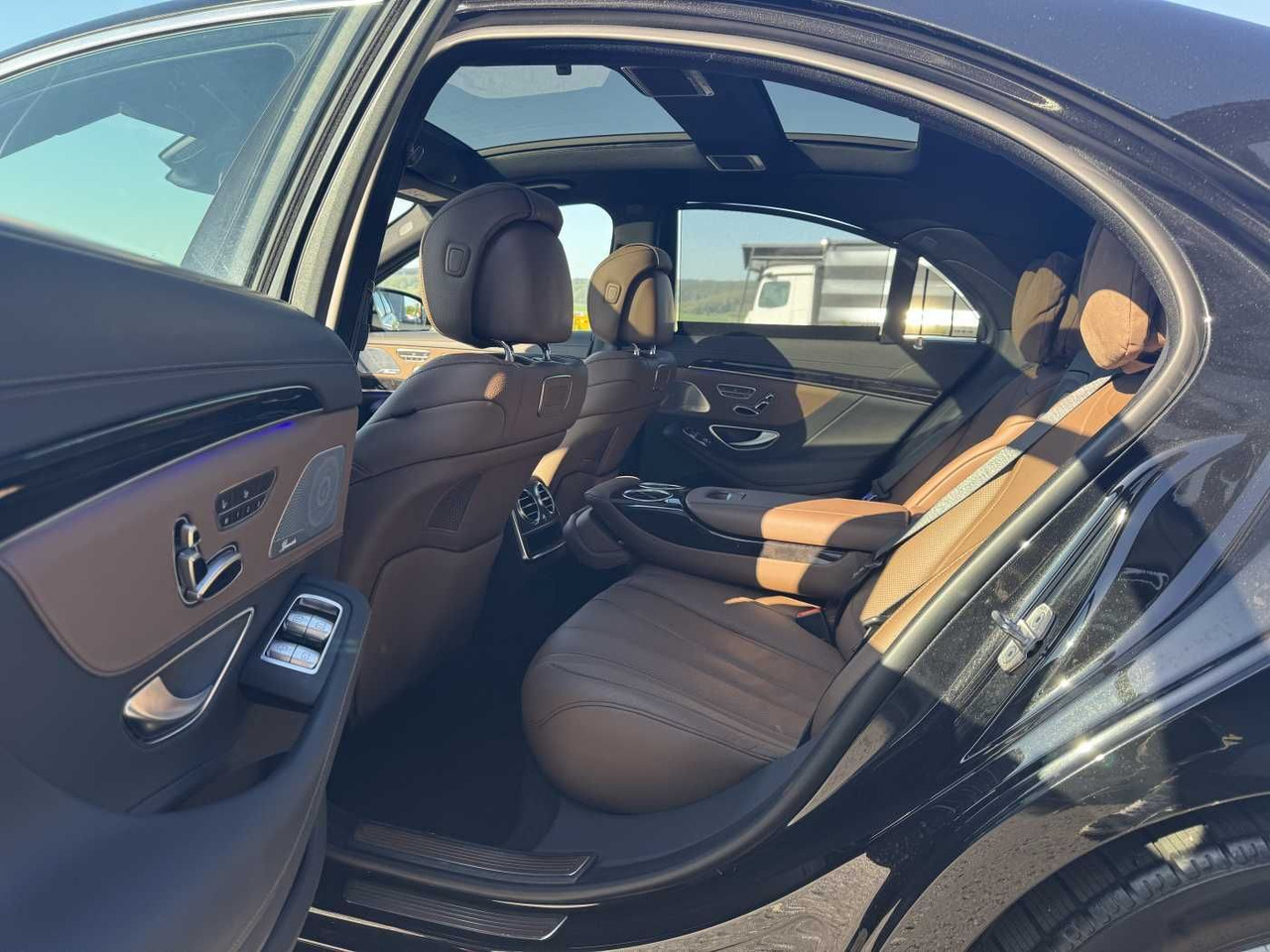 Mercedes-Benz S 400d 4M AMG+Pano+Burm+Distr+Massage+ HUD - Sedan: foto 2 Mercedes-Benz S 400d 4M AMG+Pano+Burm+Distr+Massage+ HUD - Sedan: foto 2