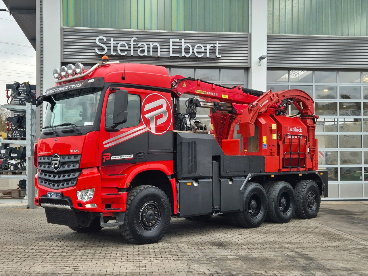Mercedes-Benz TUROX 8x8 Eschlböck Biber 92 Holzhacker / 1.512h - Camión forestal, Camión grúa: foto 1 Mercedes-Benz TUROX 8x8 Eschlböck Biber 92 Holzhacker / 1.512h - Camión forestal, Camión grúa: foto 1