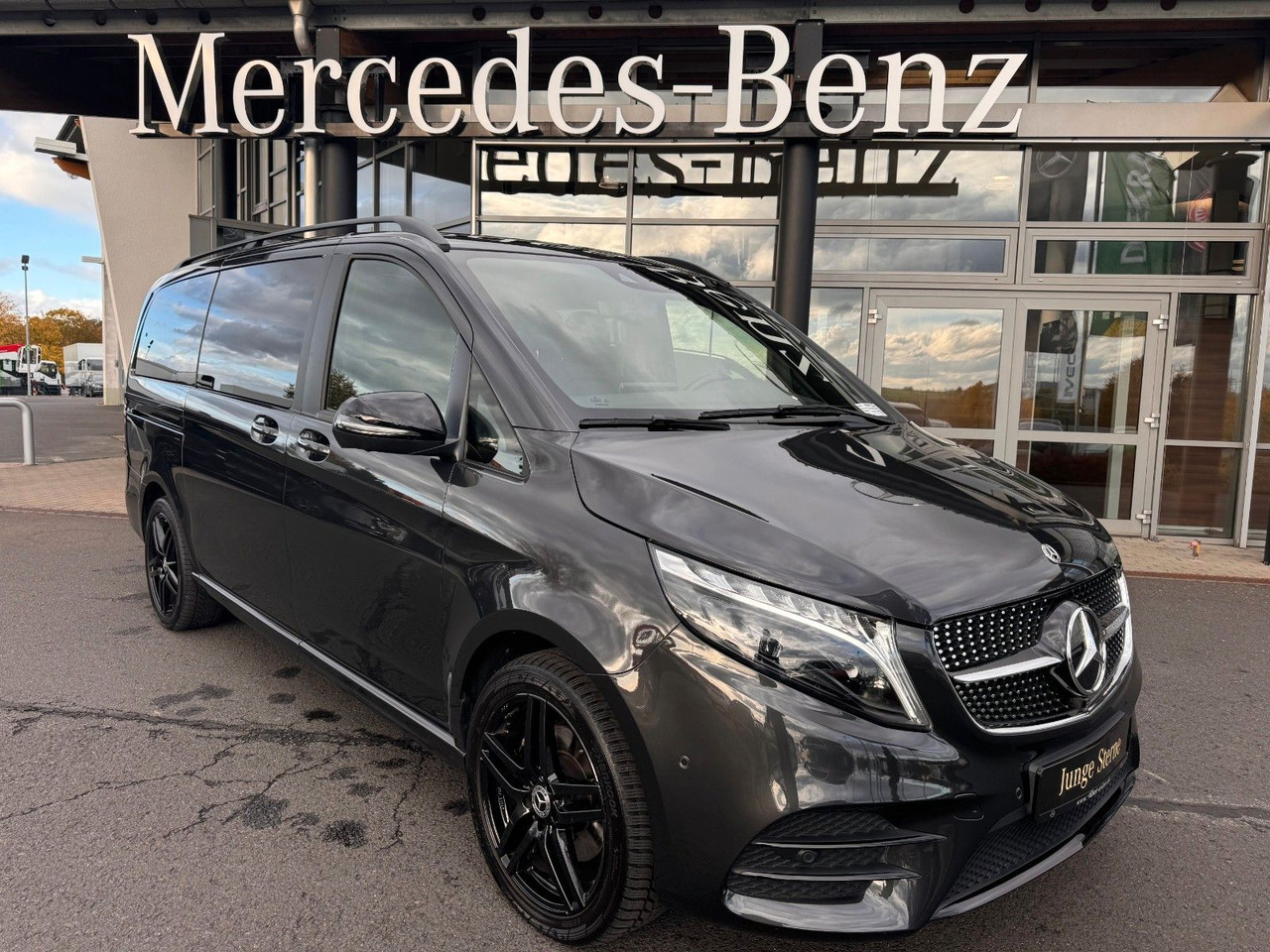 Mercedes-Benz V 300 d 4MATIC AVA ED AMG DISTR Stdh AHK2,5 PANO - Coche familiar: foto 1 Mercedes-Benz V 300 d 4MATIC AVA ED AMG DISTR Stdh AHK2,5 PANO - Coche familiar: foto 1