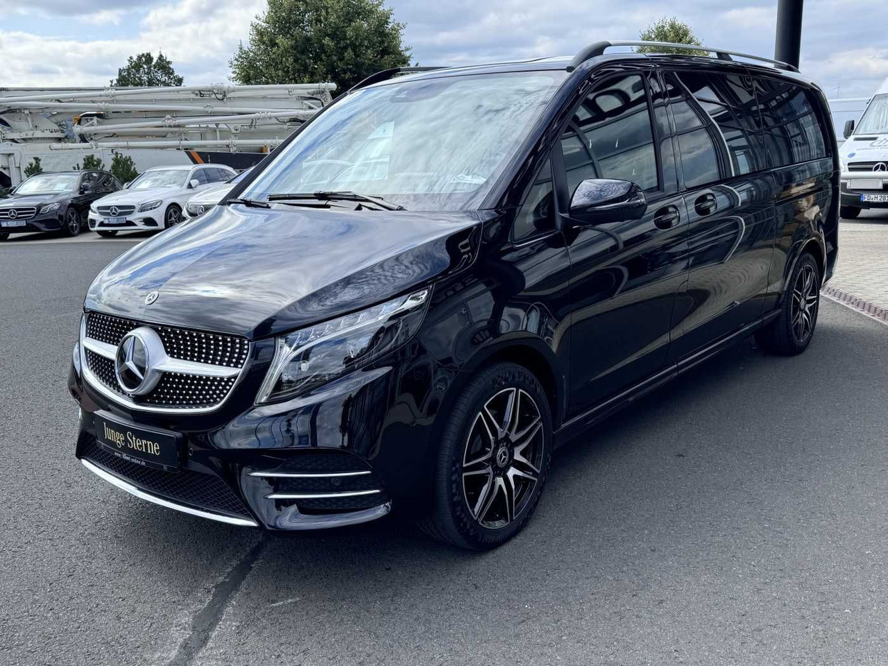 Mercedes-Benz V 300 d AVA AMG 4MATIC AIRMATIC Sitzklima el Tür - Furgoneta de pasajeros: foto 3 Mercedes-Benz V 300 d AVA AMG 4MATIC AIRMATIC Sitzklima el Tür - Furgoneta de pasajeros: foto 3