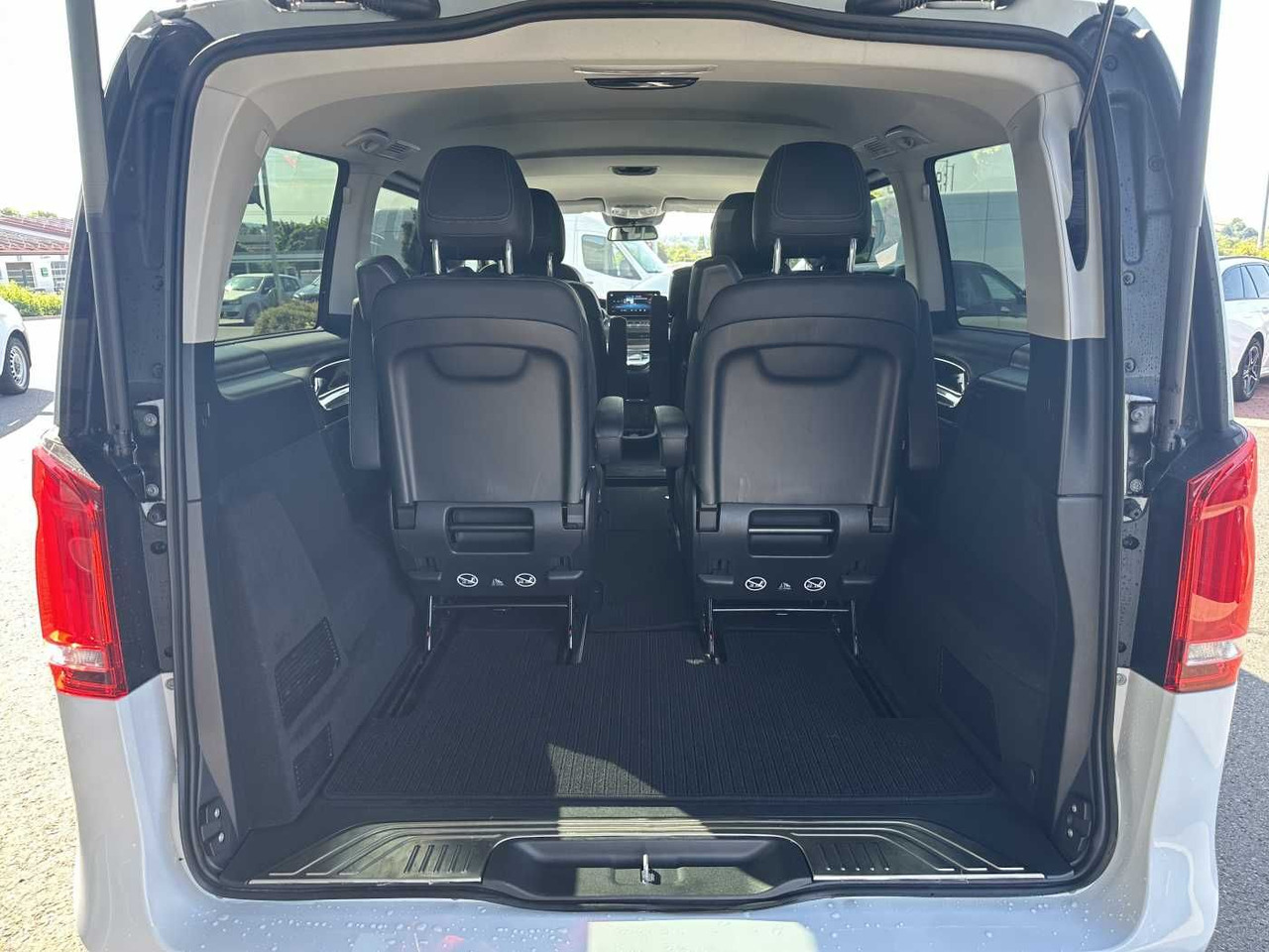 Coche Mercedes-Benz V 300 d AVA ED 6Sitze Burmester 360Kamera el Tür: foto 6 Coche Mercedes-Benz V 300 d AVA ED 6Sitze Burmester 360Kamera el Tür: foto 6