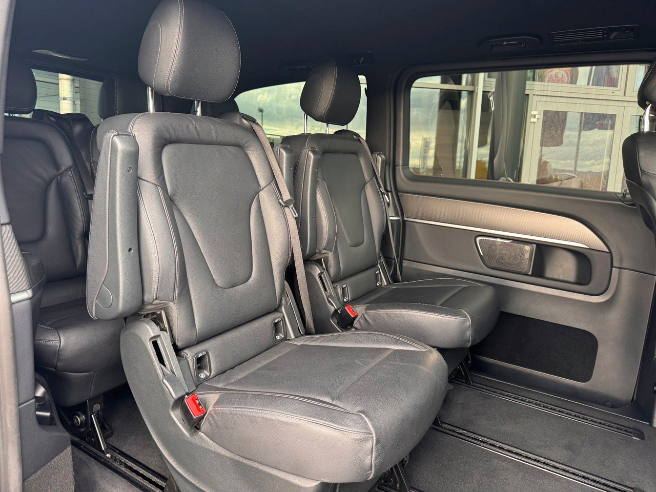 Leasing de  Mercedes-Benz V 300 d AVA ED AMG AHK2,5to DISTRONIC Mercedes-Benz V 300 d AVA ED AMG AHK2,5to DISTRONIC: foto 10