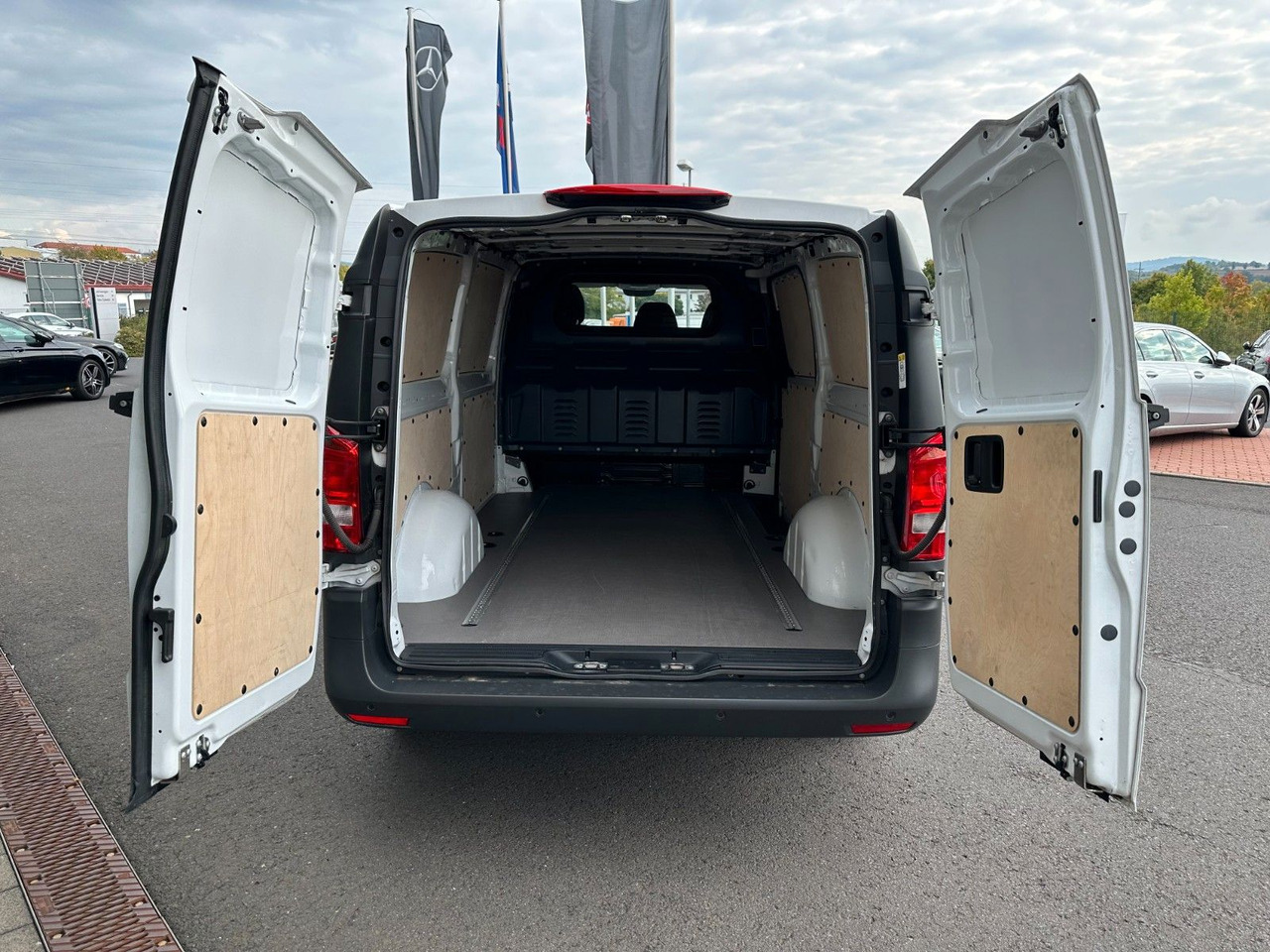 Mercedes-Benz Vito 116 CDI Extralang Klima Kamera SHZ - Furgoneta pequeña: foto 4 Mercedes-Benz Vito 116 CDI Extralang Klima Kamera SHZ - Furgoneta pequeña: foto 4