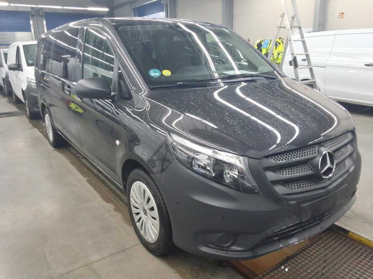 Mercedes-Benz Vito 116 CDI Tourer 2xKlima AHK Kamera Audio40 - Coche: foto 2 Mercedes-Benz Vito 116 CDI Tourer 2xKlima AHK Kamera Audio40 - Coche: foto 2