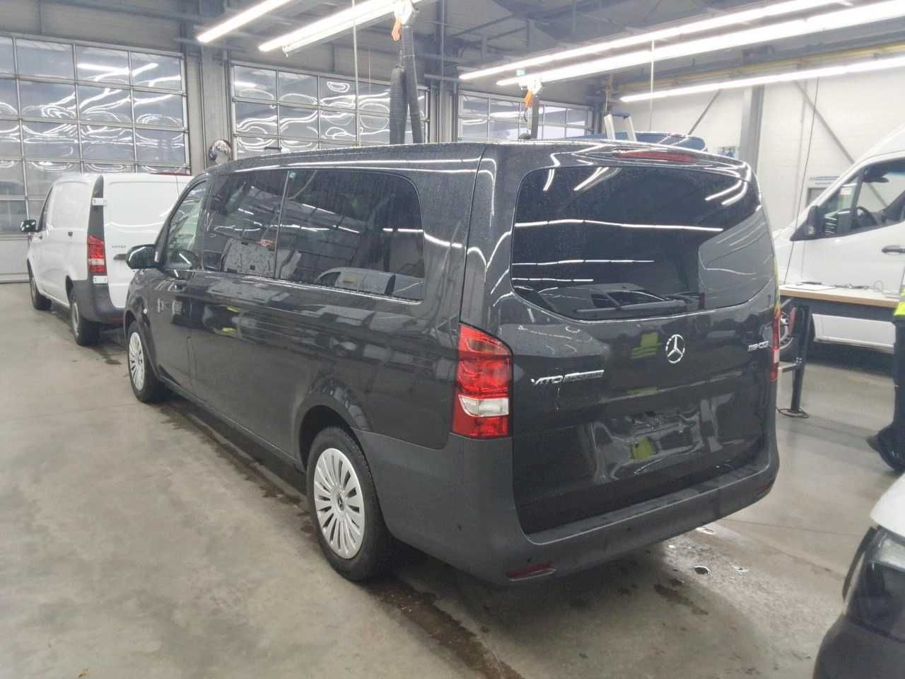 Mercedes-Benz Vito 116 CDI Tourer 2xKlima AHK Kamera Audio40 - Coche: foto 4 Mercedes-Benz Vito 116 CDI Tourer 2xKlima AHK Kamera Audio40 - Coche: foto 4