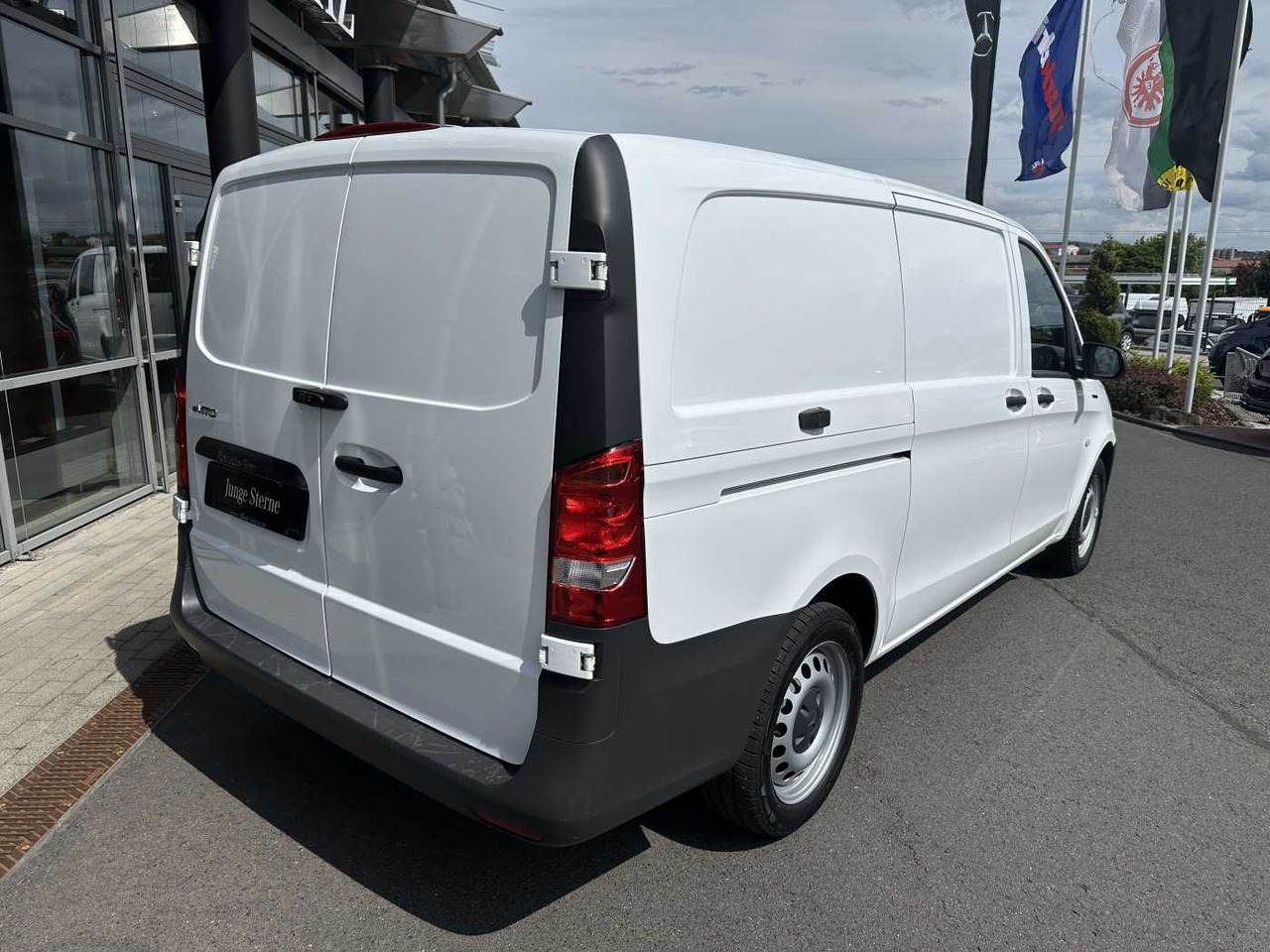 Mercedes-Benz eVito 112 Klima Kamera Navi SHZ Tempomat - Furgoneta pequeña, Furgoneta eléctrica: foto 4 Mercedes-Benz eVito 112 Klima Kamera Navi SHZ Tempomat - Furgoneta pequeña, Furgoneta eléctrica: foto 4