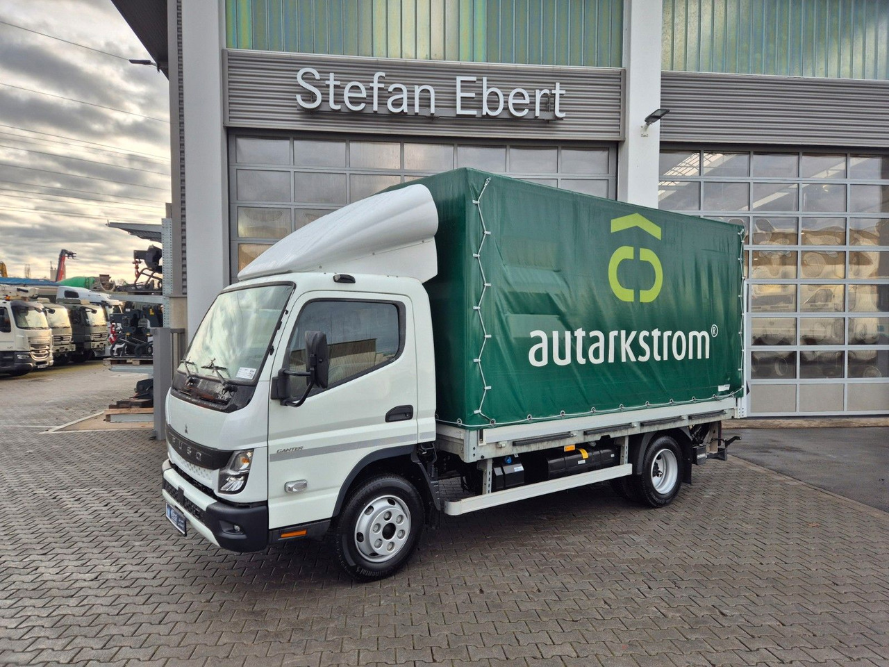 Mitsubishi Canter 7C15 LBW Klima Navi Kamera AHK - Furgoneta con lona: foto 3 Mitsubishi Canter 7C15 LBW Klima Navi Kamera AHK - Furgoneta con lona: foto 3