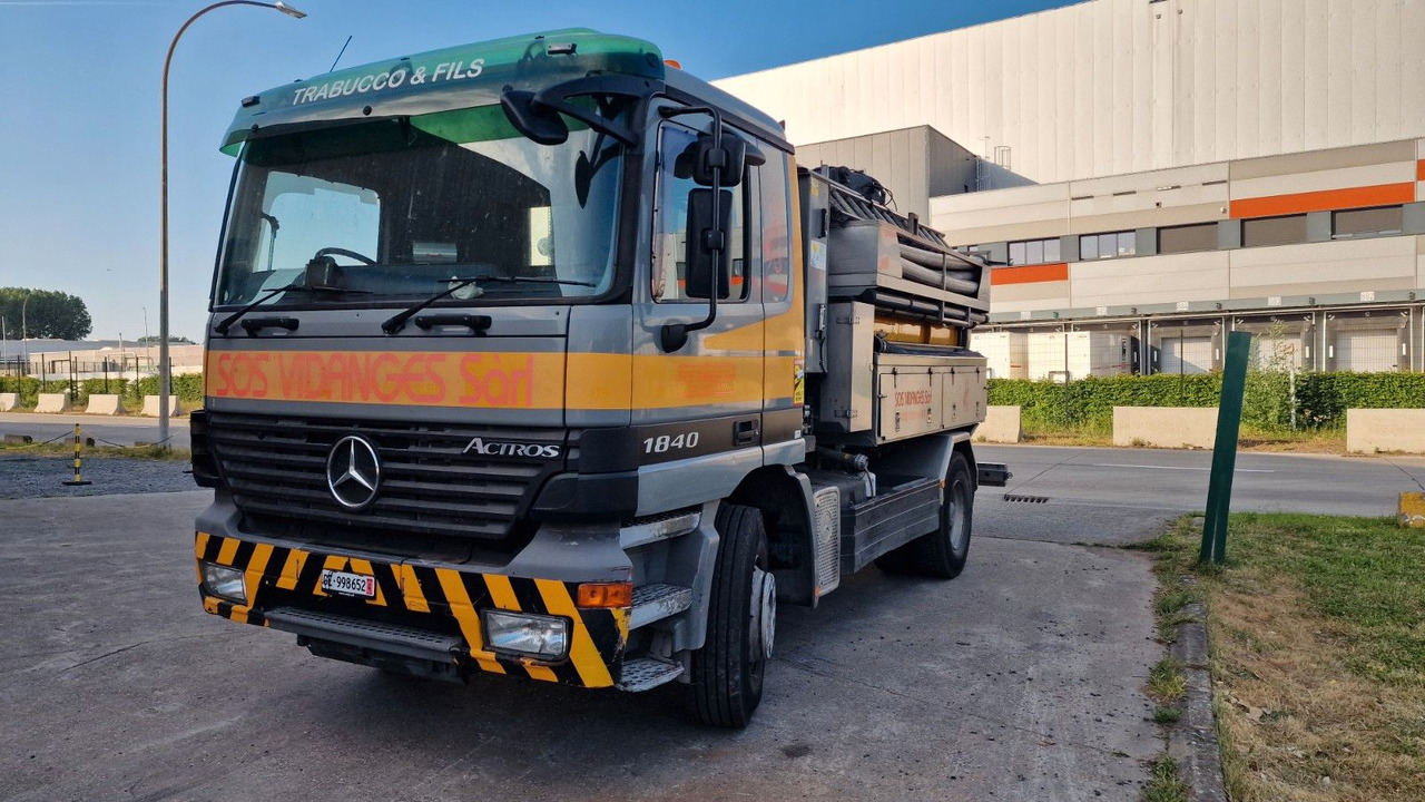 Mercedes-Benz Actros 18-40 - Limpieza de alcantarillado: foto 2 Mercedes-Benz Actros 18-40 - Limpieza de alcantarillado: foto 2
