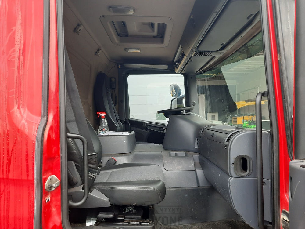 Camión portavehículos Scania P380 8x2 koneenkuljetusauto: foto 16