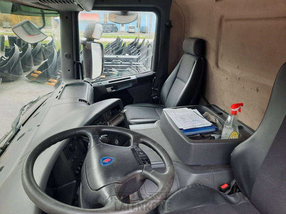 Camión portavehículos Scania P380 8x2 koneenkuljetusauto: foto 13
