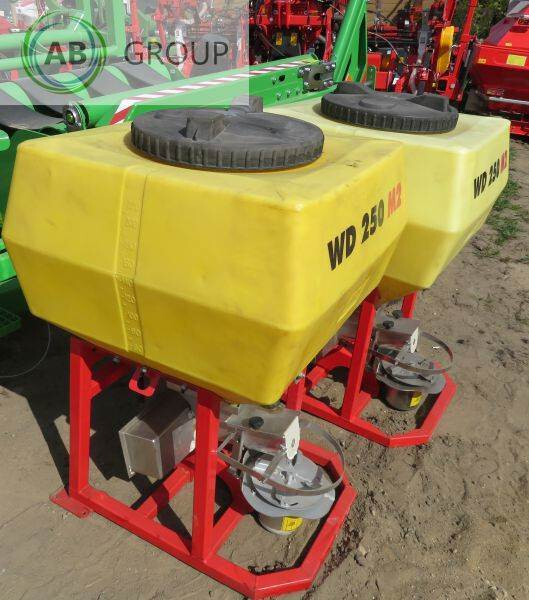 APV Siewnik poplonów 250 l USZKODZONY / DOSTĘPNY OD RĘ - Esparcidor de fertilizantes: foto 2 APV Siewnik poplonów 250 l USZKODZONY / DOSTĘPNY OD RĘ - Esparcidor de fertilizantes: foto 2