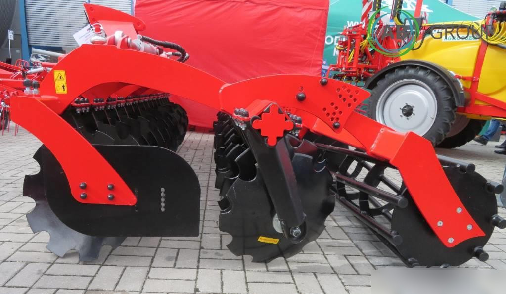 Awemak hydraulic folding disc harrow Ozyrys BTH40, 4 m - Rastras: foto 3 Awemak hydraulic folding disc harrow Ozyrys BTH40, 4 m - Rastras: foto 3