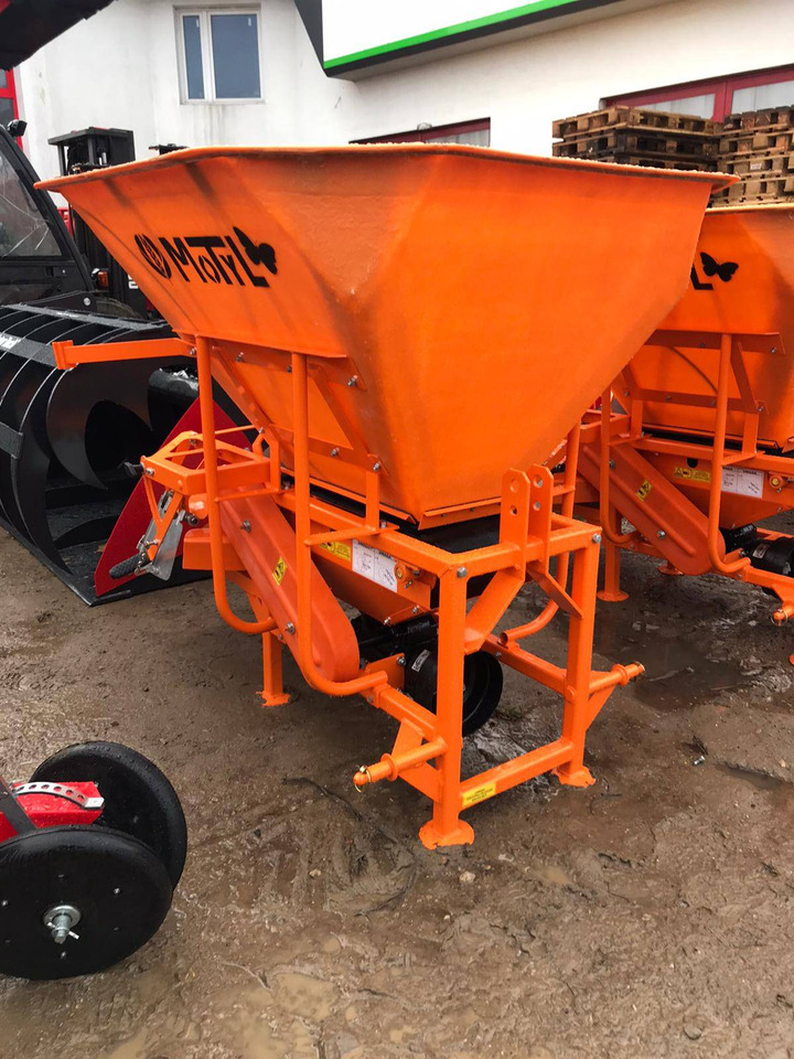 POM Augustów salt and sand spreader with communal attachment Motyl N 31M/1 - Esparcidor de sal: foto 4 POM Augustów salt and sand spreader with communal attachment Motyl N 31M/1 - Esparcidor de sal: foto 4