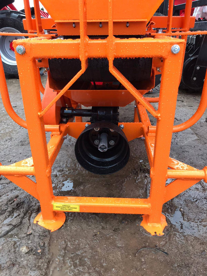 POM Augustów salt and sand spreader with communal attachment Motyl N 31M/1 - Esparcidor de sal: foto 5 POM Augustów salt and sand spreader with communal attachment Motyl N 31M/1 - Esparcidor de sal: foto 5