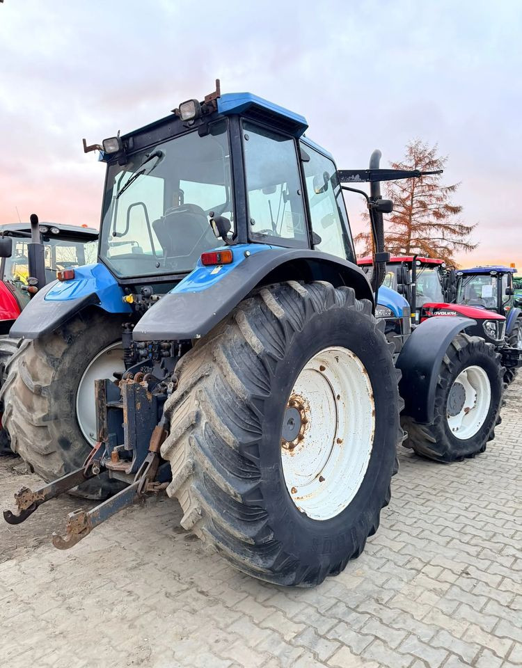 New Holland 8360 - Tractor: foto 5 New Holland 8360 - Tractor: foto 5