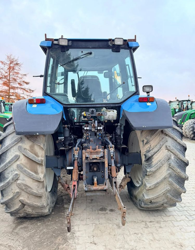 New Holland 8360 - Tractor: foto 4 New Holland 8360 - Tractor: foto 4