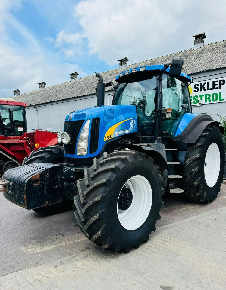 New Holland T8020 - Tractor: foto 1 New Holland T8020 - Tractor: foto 1