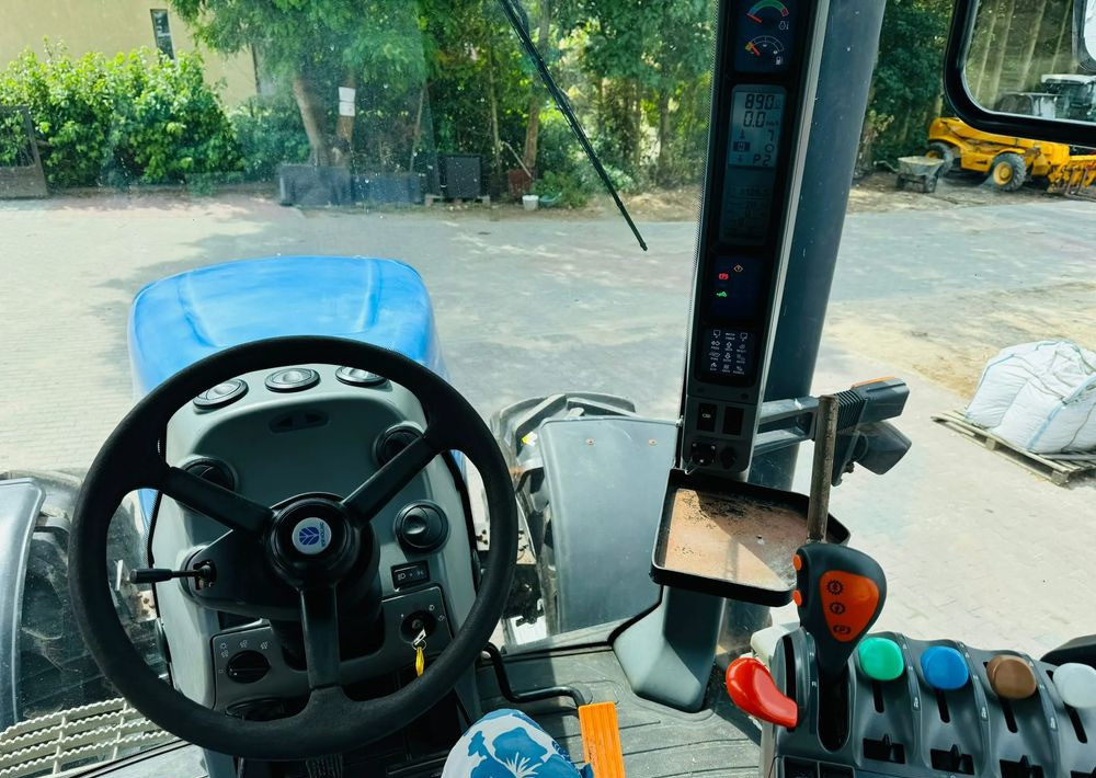 Tractor New Holland T8020: foto 7