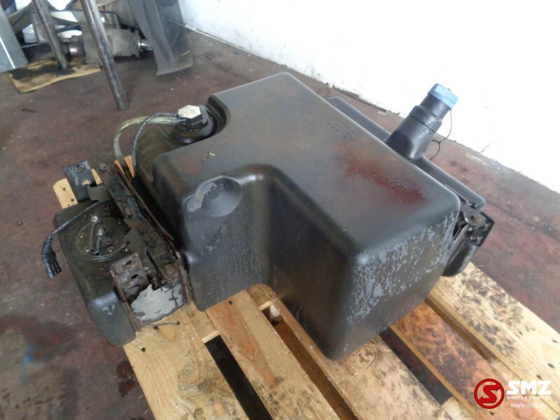 DAF Occ AdBlue tank daf xf 105 - Procesamiento de combustible para Camión: foto 3 DAF Occ AdBlue tank daf xf 105 - Procesamiento de combustible para Camión: foto 3