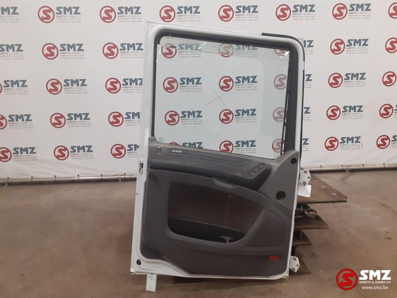 DAF Occ deur links DAF XF106 - Puerta y piezas para Camión: foto 2 DAF Occ deur links DAF XF106 - Puerta y piezas para Camión: foto 2
