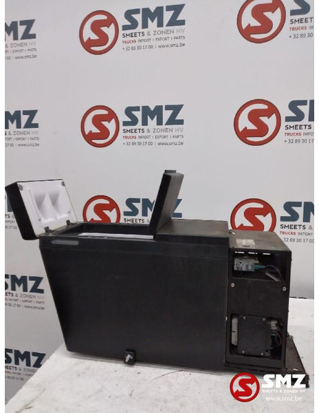 Iveco Occ koelkast Iveco - Cabina e interior para Camión: foto 1 Iveco Occ koelkast Iveco - Cabina e interior para Camión: foto 1