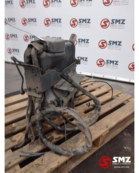 Mercedes-Benz Occ AdBlue tank Mercedes Atego 1218 A9704700815 - Procesamiento de combustible para Camión: foto 4 Mercedes-Benz Occ AdBlue tank Mercedes Atego 1218 A9704700815 - Procesamiento de combustible para Camión: foto 4