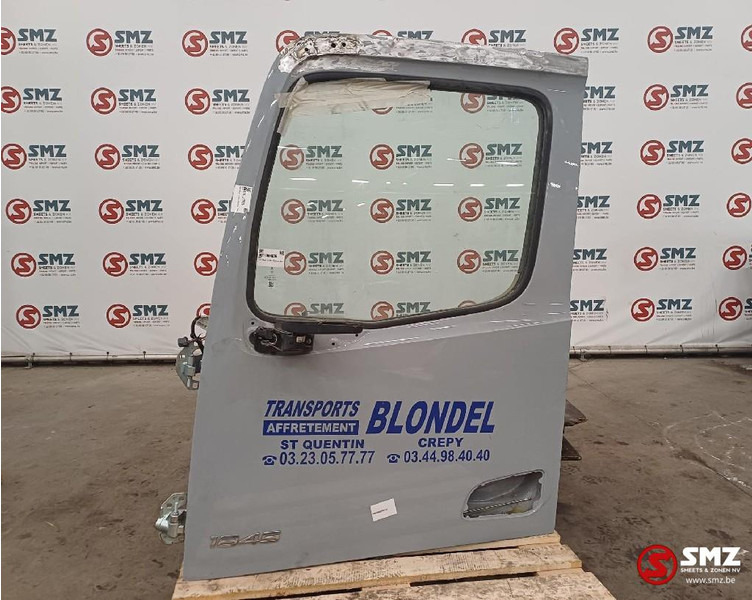 Mercedes-Benz Occ Deur links Actros MP4 - Puerta y piezas para Camión: foto 1 Mercedes-Benz Occ Deur links Actros MP4 - Puerta y piezas para Camión: foto 1