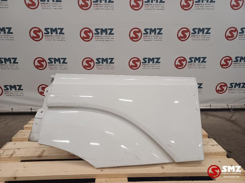 Mercedes-Benz Occ spatbordverlenging links Mercedes - Carrocería y exterior para Camión: foto 1 Mercedes-Benz Occ spatbordverlenging links Mercedes - Carrocería y exterior para Camión: foto 1