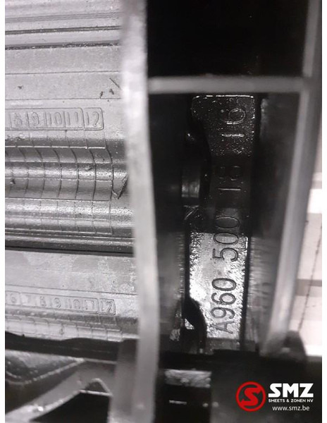 Mercedes-Benz Occ ventilatorkap Mercedes - Parrilla para Camión: foto 3 Mercedes-Benz Occ ventilatorkap Mercedes - Parrilla para Camión: foto 3