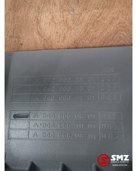 Mercedes-Benz Opstapbak boven links Axor - Carrocería y exterior para Camión: foto 3 Mercedes-Benz Opstapbak boven links Axor - Carrocería y exterior para Camión: foto 3