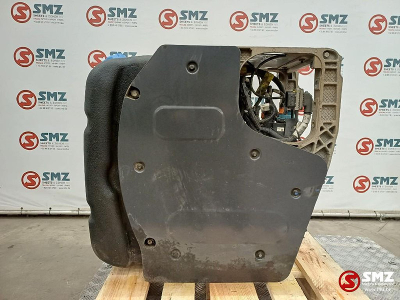 Renault Occ AdBluetank + AdBluepomp Renault - Procesamiento de combustible para Camión: foto 3 Renault Occ AdBluetank + AdBluepomp Renault - Procesamiento de combustible para Camión: foto 3