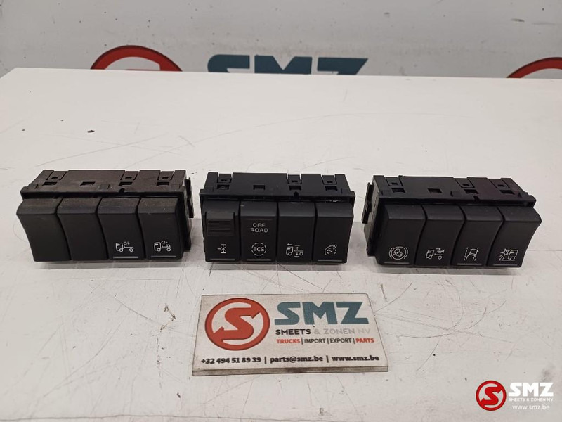 Volvo Occ set van 3 dashbordpanelen Volvo - Sistema eléctrico para Camión: foto 1 Volvo Occ set van 3 dashbordpanelen Volvo - Sistema eléctrico para Camión: foto 1