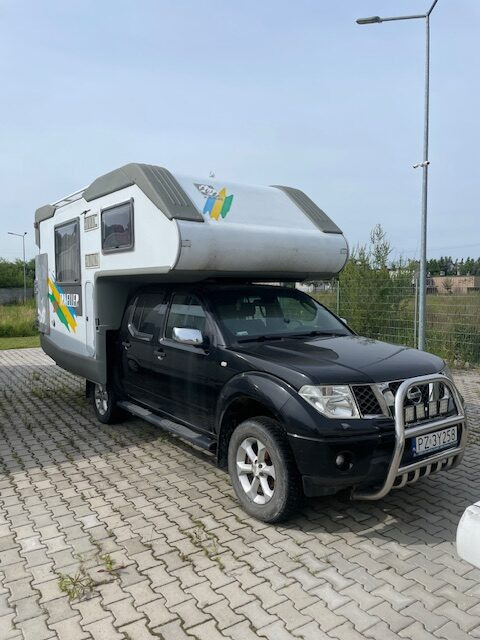 Zabudowa kempingowa do Pick-up’a Knaus Traveller - Autocaravana capuchina: foto 1 Zabudowa kempingowa do Pick-up’a Knaus Traveller - Autocaravana capuchina: foto 1