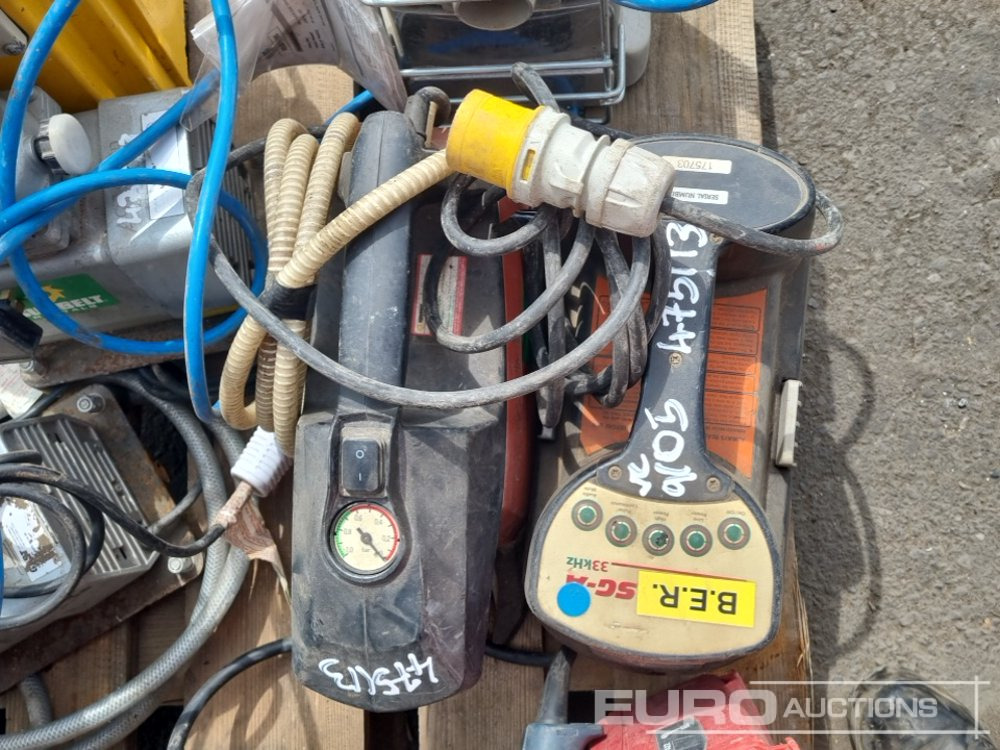 Equipo de construcción 110Volt Transformer, 110Volt Vacuum Pump (3 of), 110Volt Hand Held Floor Sander, Cable Avoidance Tool Signal Detector: foto 9