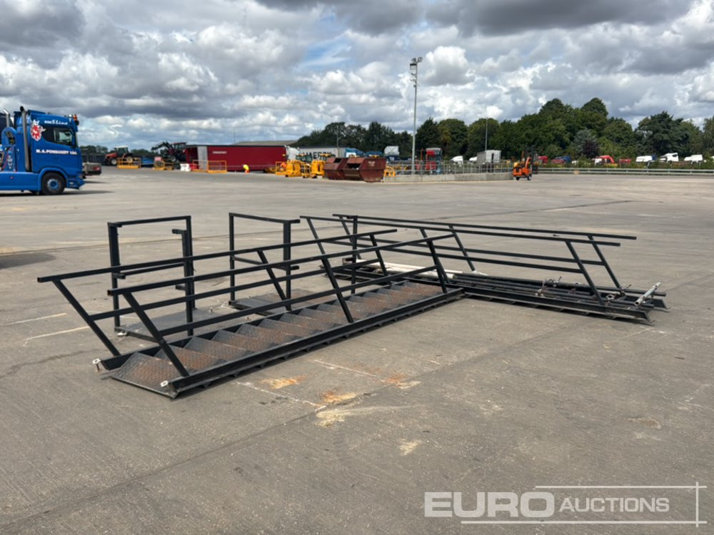 15 Step Steel Stairs, Access Platform, Handrails, Leg Supports (Cannot Be Reconsigned) (2 of) - Herramienta/ Equipo: foto 1 15 Step Steel Stairs, Access Platform, Handrails, Leg Supports (Cannot Be Reconsigned) (2 of) - Herramienta/ Equipo: foto 1