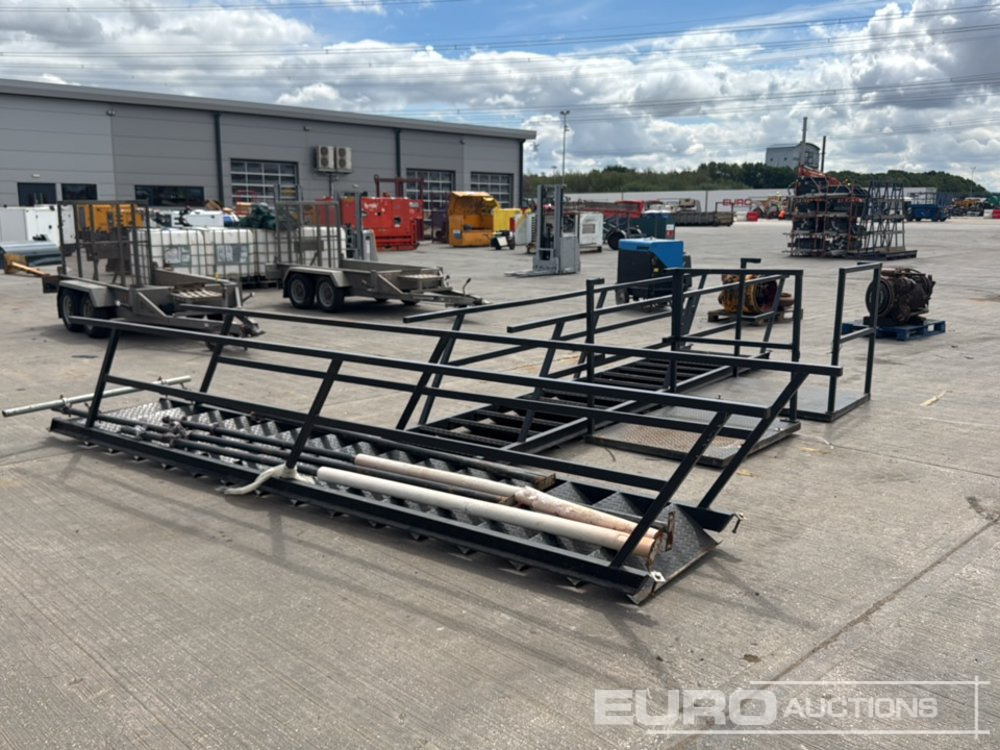 15 Step Steel Stairs, Access Platform, Handrails, Leg Supports (Cannot Be Reconsigned) (2 of) - Herramienta/ Equipo: foto 3 15 Step Steel Stairs, Access Platform, Handrails, Leg Supports (Cannot Be Reconsigned) (2 of) - Herramienta/ Equipo: foto 3
