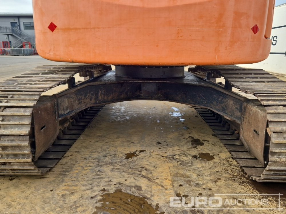 Excavadora de cadenas 2010 Hitachi ZX225USLC-3: foto 27 Excavadora de cadenas 2010 Hitachi ZX225USLC-3: foto 27