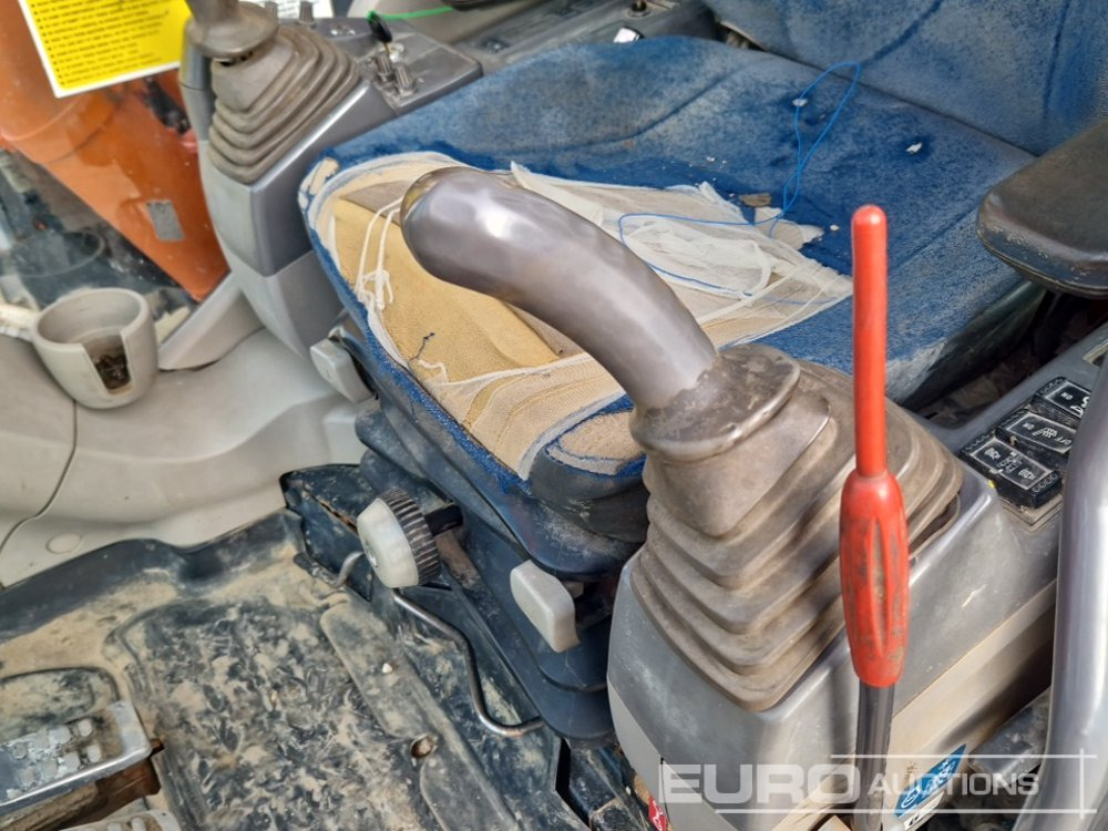 Excavadora de cadenas 2010 Hitachi ZX225USLC-3: foto 33 Excavadora de cadenas 2010 Hitachi ZX225USLC-3: foto 33