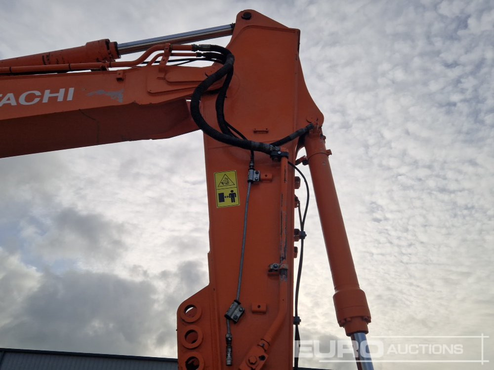 Excavadora de cadenas 2010 Hitachi ZX225USLC-3: foto 21 Excavadora de cadenas 2010 Hitachi ZX225USLC-3: foto 21