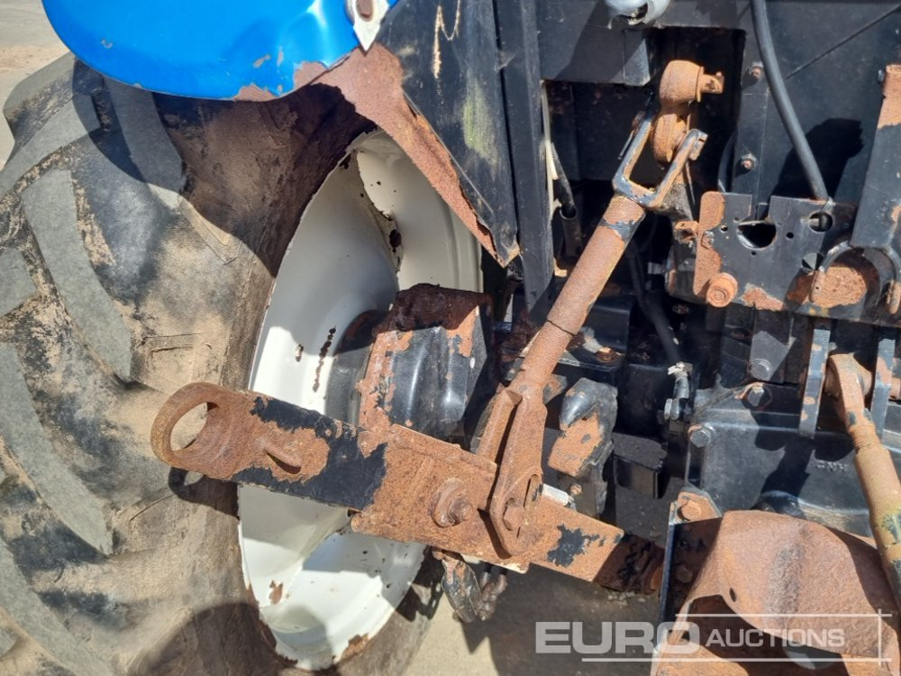 Tractor 2012 New Holland 2WD Tractor, Spool Valve (No Drive): foto 15