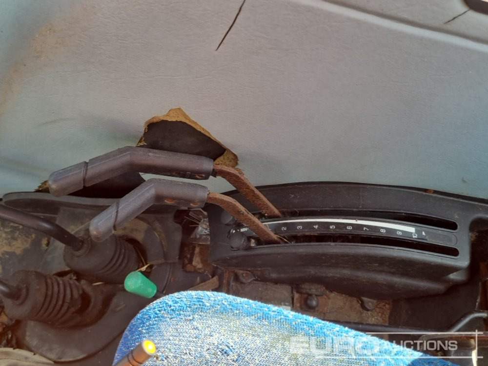 Tractor 2012 New Holland 2WD Tractor, Spool Valve (No Drive): foto 31