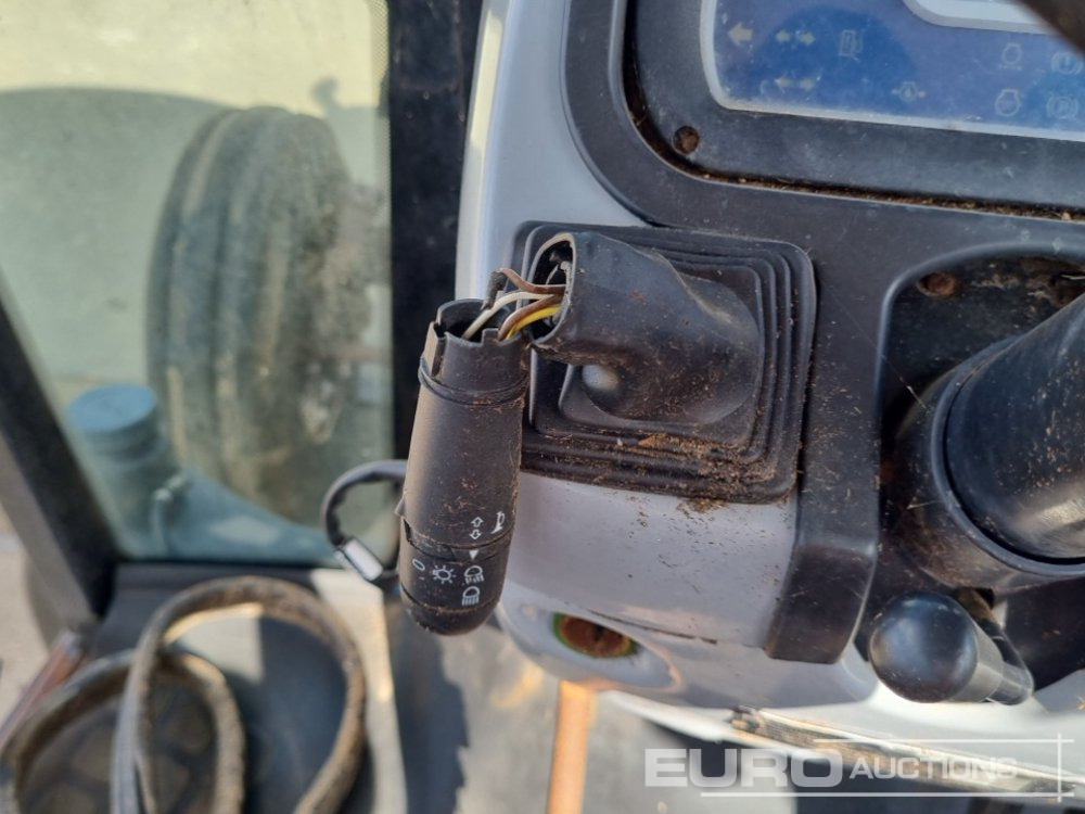 Tractor 2012 New Holland 2WD Tractor, Spool Valve (No Drive): foto 35
