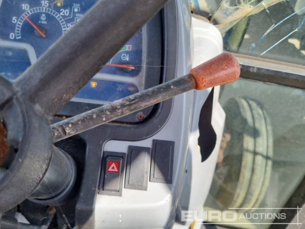 Tractor 2012 New Holland 2WD Tractor, Spool Valve (No Drive): foto 34