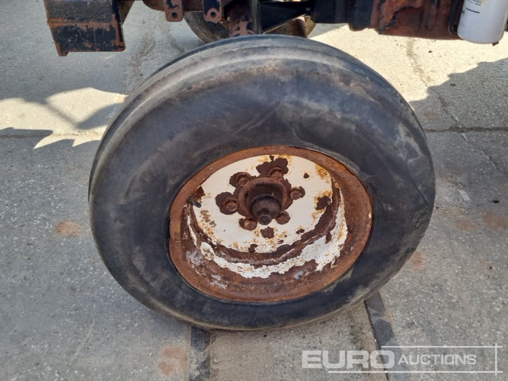 Tractor 2012 New Holland 2WD Tractor, Spool Valve (No Drive): foto 10